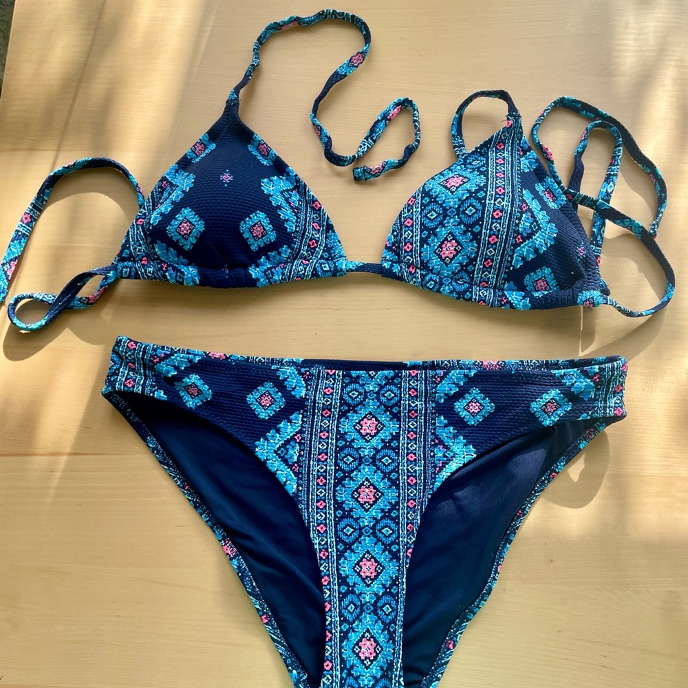 NWOT Aerie Navy and Teal Geometric Triangle Bikini Set medium